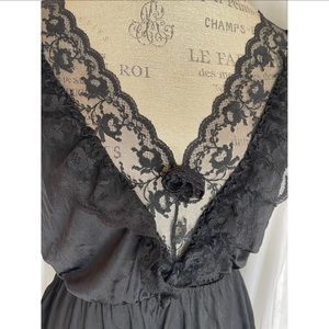 🌹SOLD🌹Vintage Black Teddy Trimmed in Lace Size Large